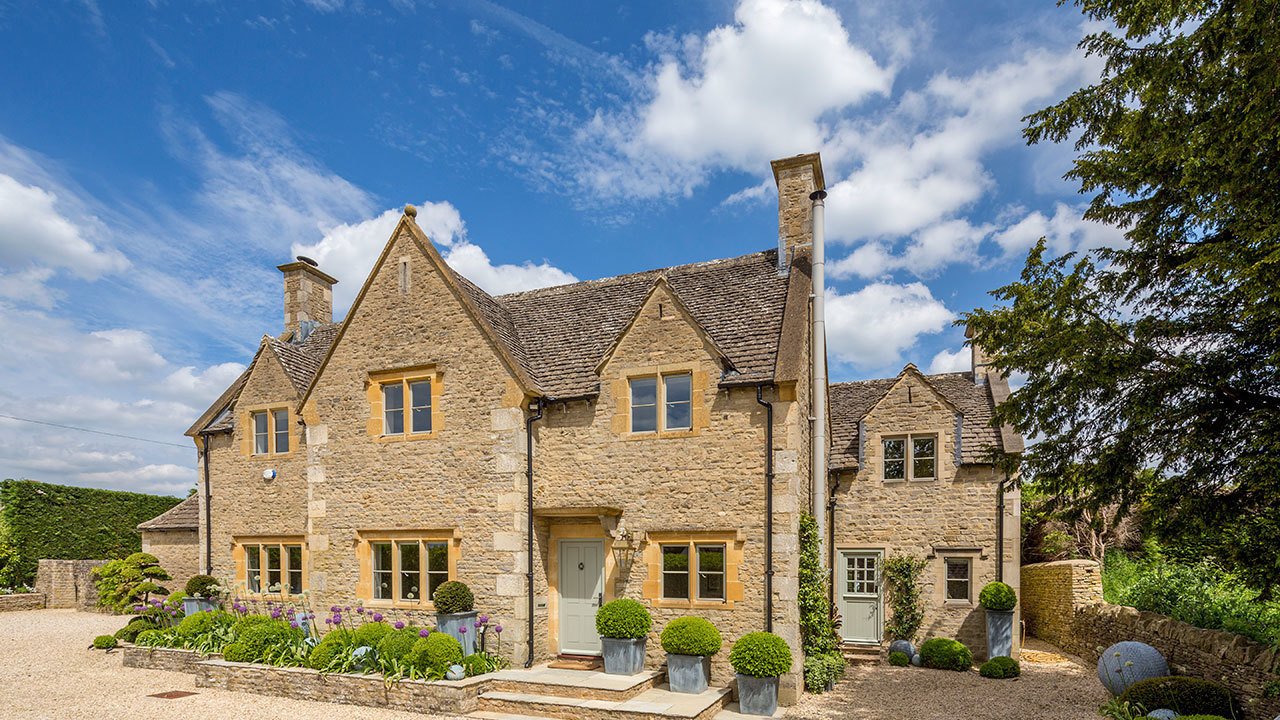 Heritage lime mortar pointing specialists Kent - Cotswold stone property restoration for listed buildings and period homes